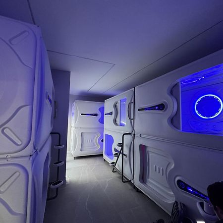 Hostel Space Capsule Madrid Luaran gambar