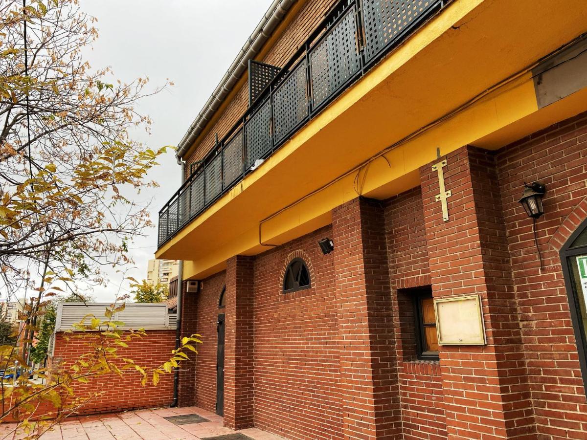 Hostel Space Capsule Madrid Luaran gambar