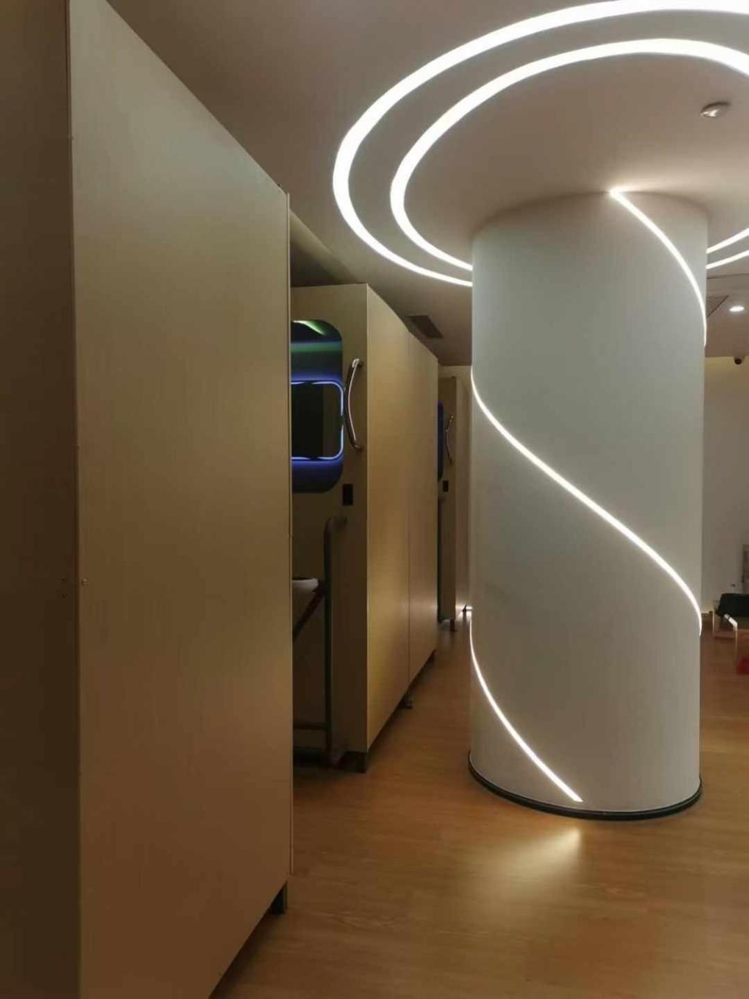 Hostel Space Capsule Madrid Luaran gambar
