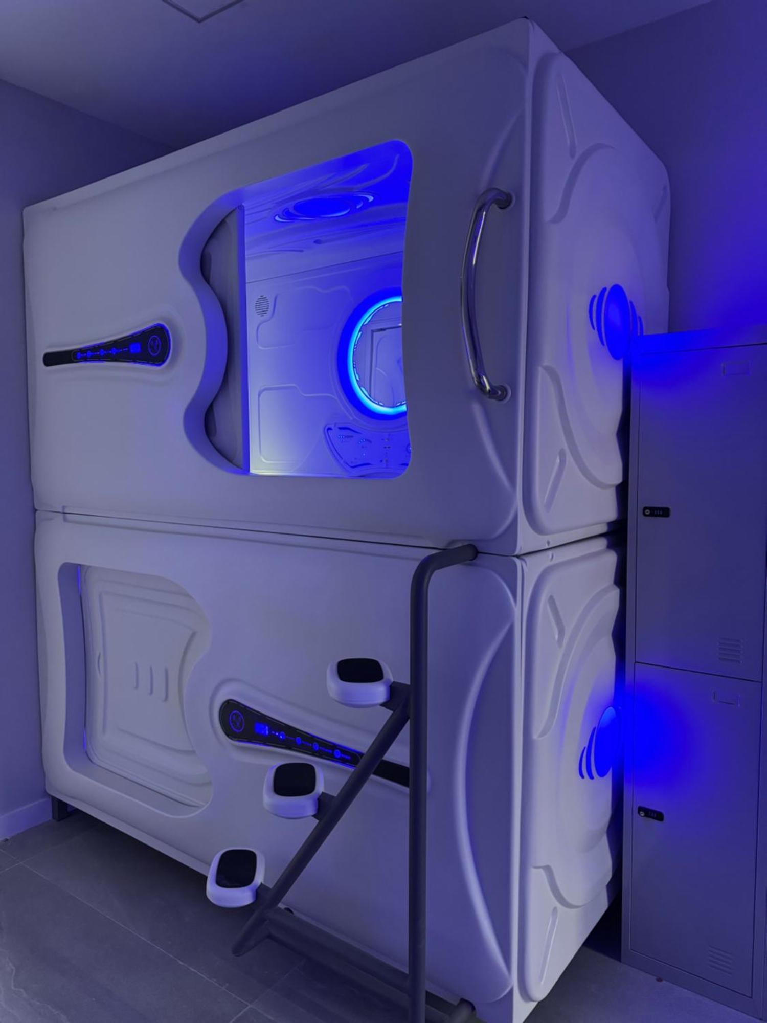 Hostel Space Capsule Madrid Luaran gambar