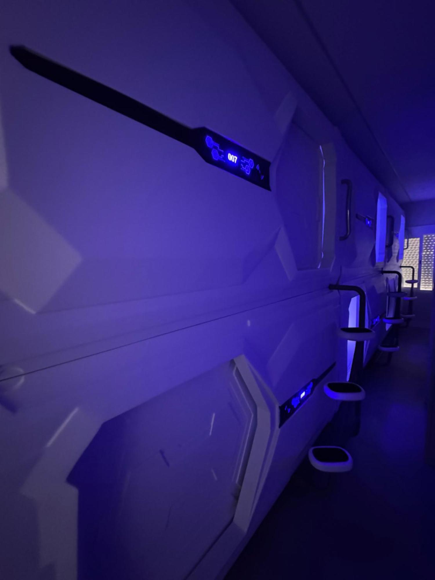 Hostel Space Capsule Madrid Luaran gambar