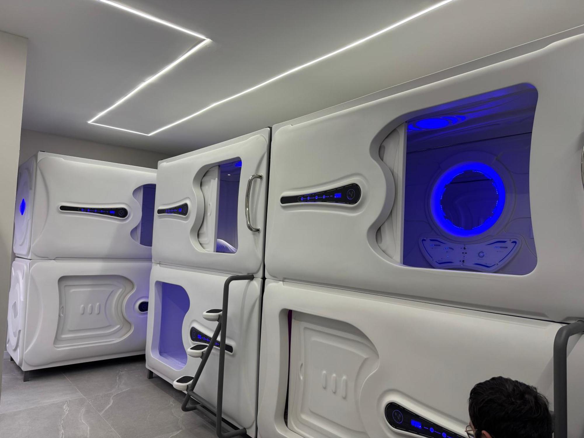 Hostel Space Capsule Madrid Luaran gambar